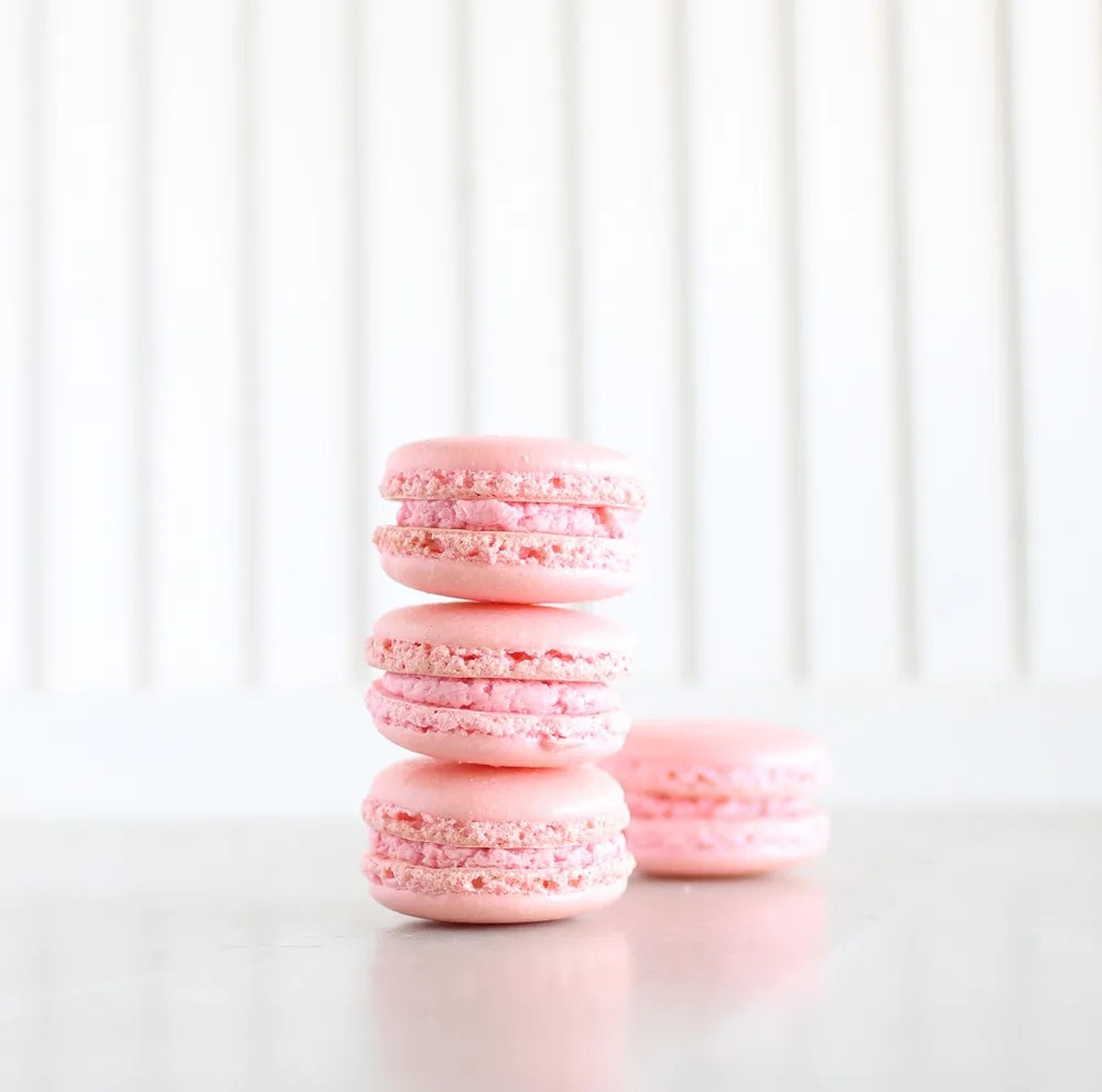 FRENCH MACARONS WITH RASPBERRY BUTTERCREAM