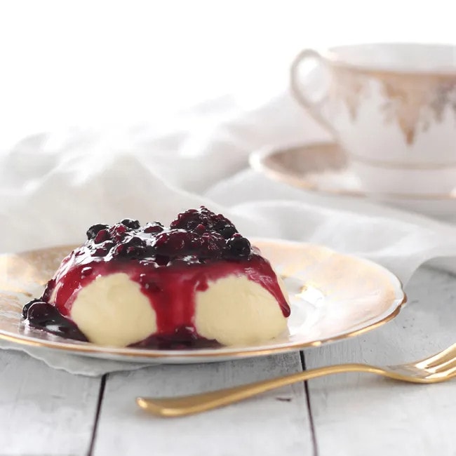 WHITE CHOCOLATE PANNA COTTA WITH BERRY COMPOTE