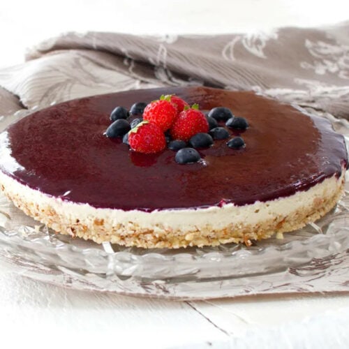 CLASSIC ‘CHEESECAKE’ WITH BERRY COULIS