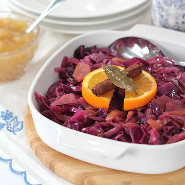 SPICED RED CABBAGE WITH APPLES