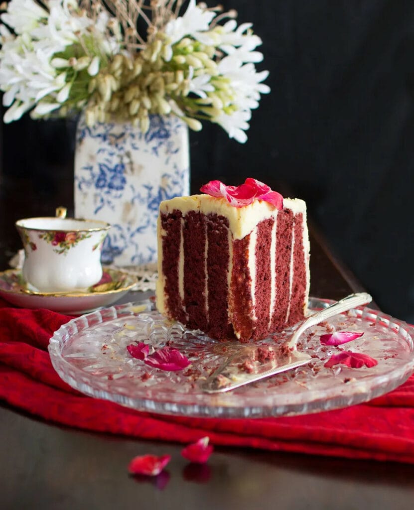 VERTICAL LAYER RED VELVET CAKE WITH CREAM CHEESE ICING 3