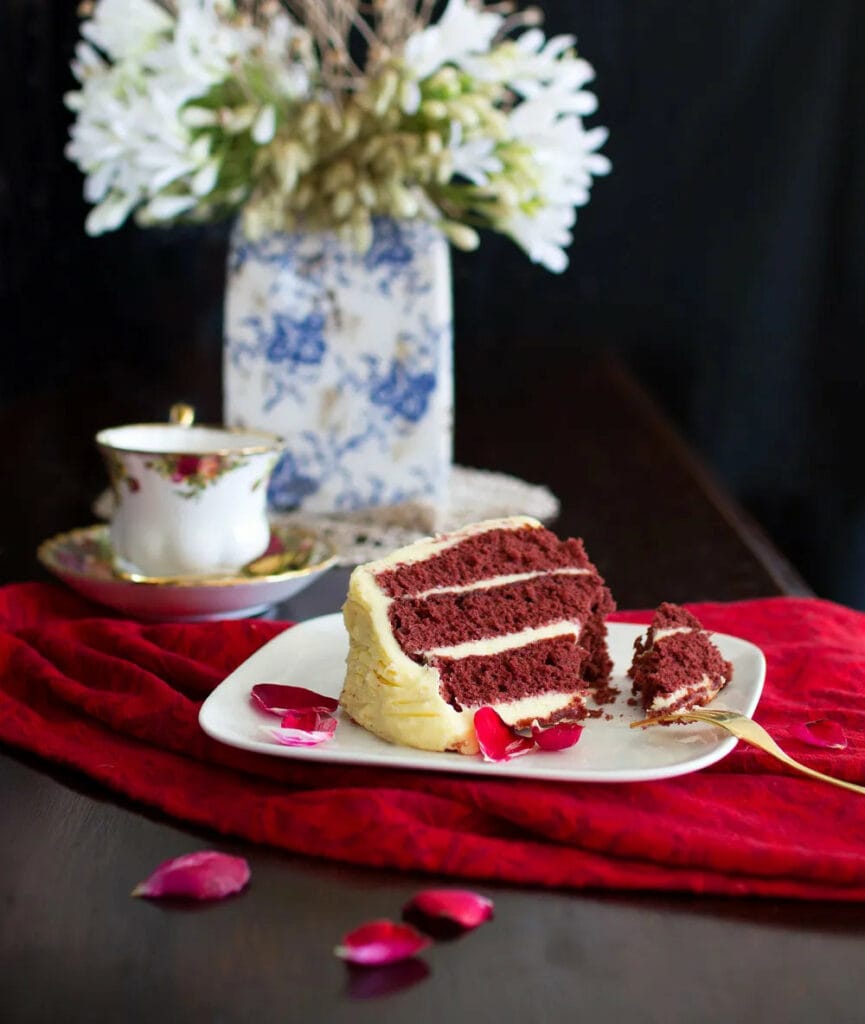 VERTICAL LAYER RED VELVET CAKE WITH CREAM CHEESE ICING 4