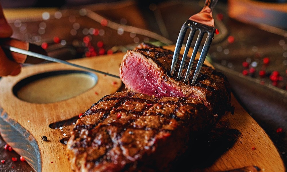 Tips for Handling Cooked Steak Safely
