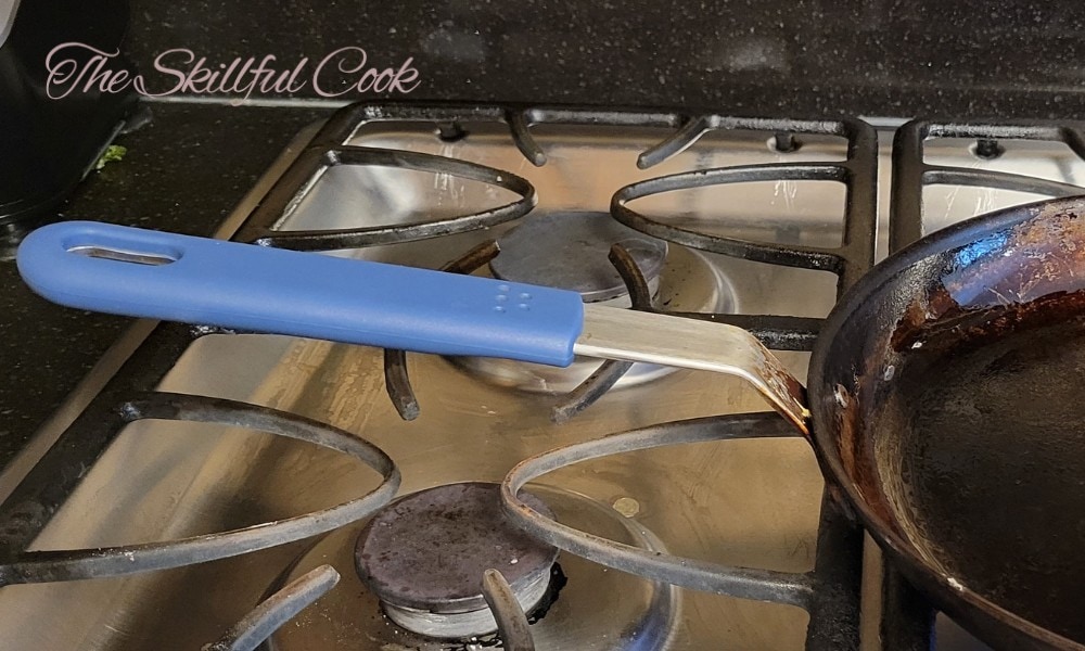 https://theskillfulcook.com/wp-content/uploads/2023/10/Misen-pan-stay-cool-handle.jpg