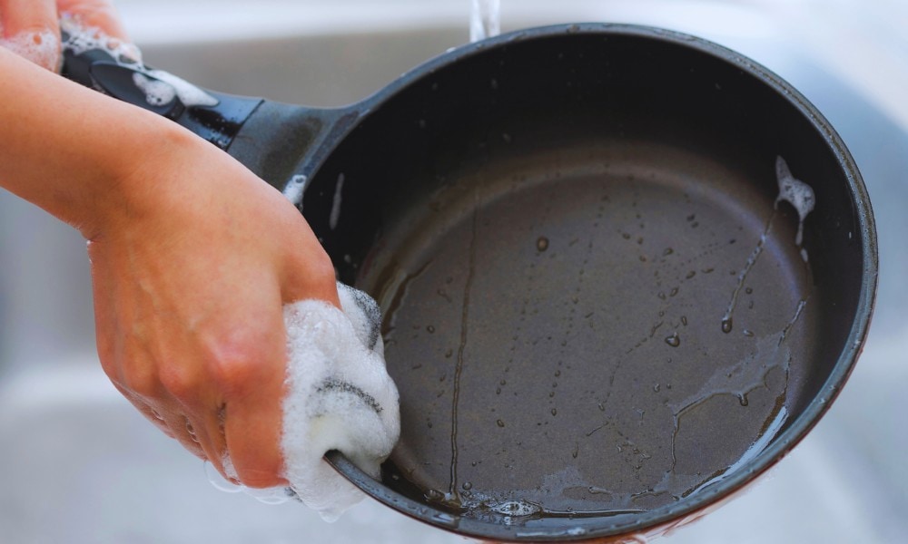 Cleaning Ceramic Pan