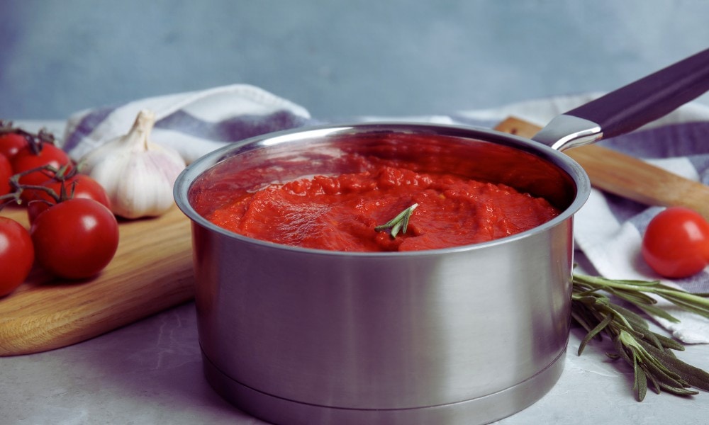 Recipe for Cooking Tomato Sauce with Minimal Metal Leaching