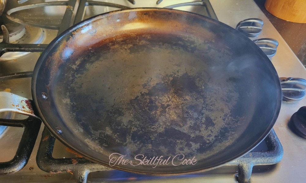 Seasoning carbon steel pan