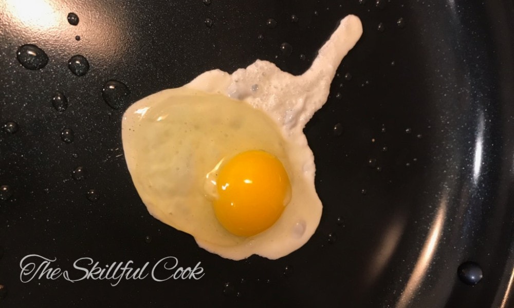 frying egg using Blue Diamond ceramic pan