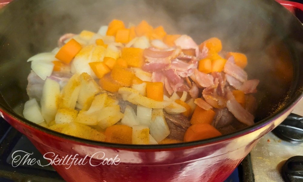 Roasting meat and vegetables in a Dutch oven