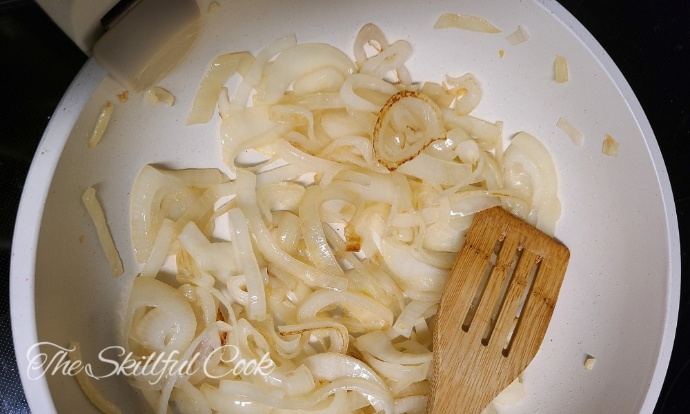 Sautéing onions using ceramic pan