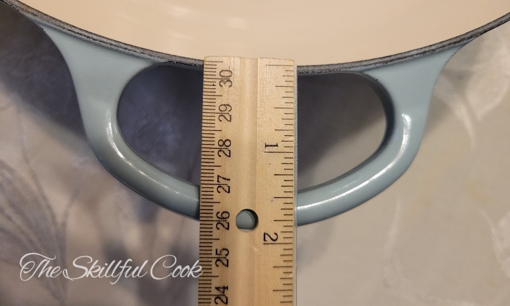 Handle opening on the Le Creuset