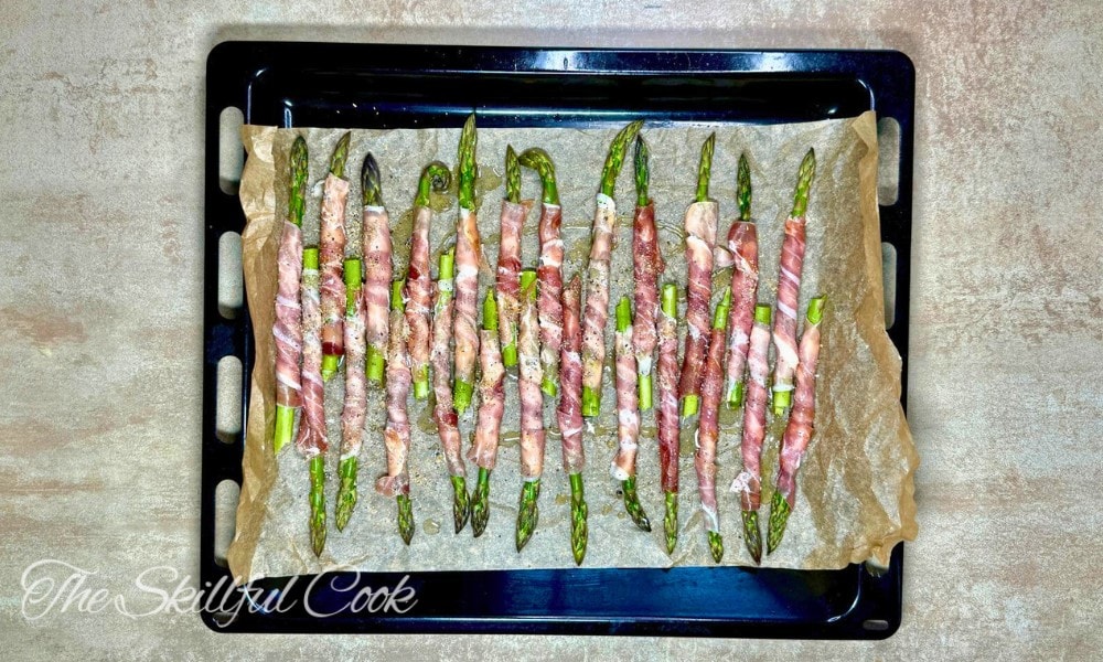 Classic Giada de Laurentiis - wrapping roasted asparagus in fresh prosciutto