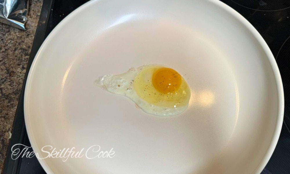 Frying An Egg without oil on Greenlife pan